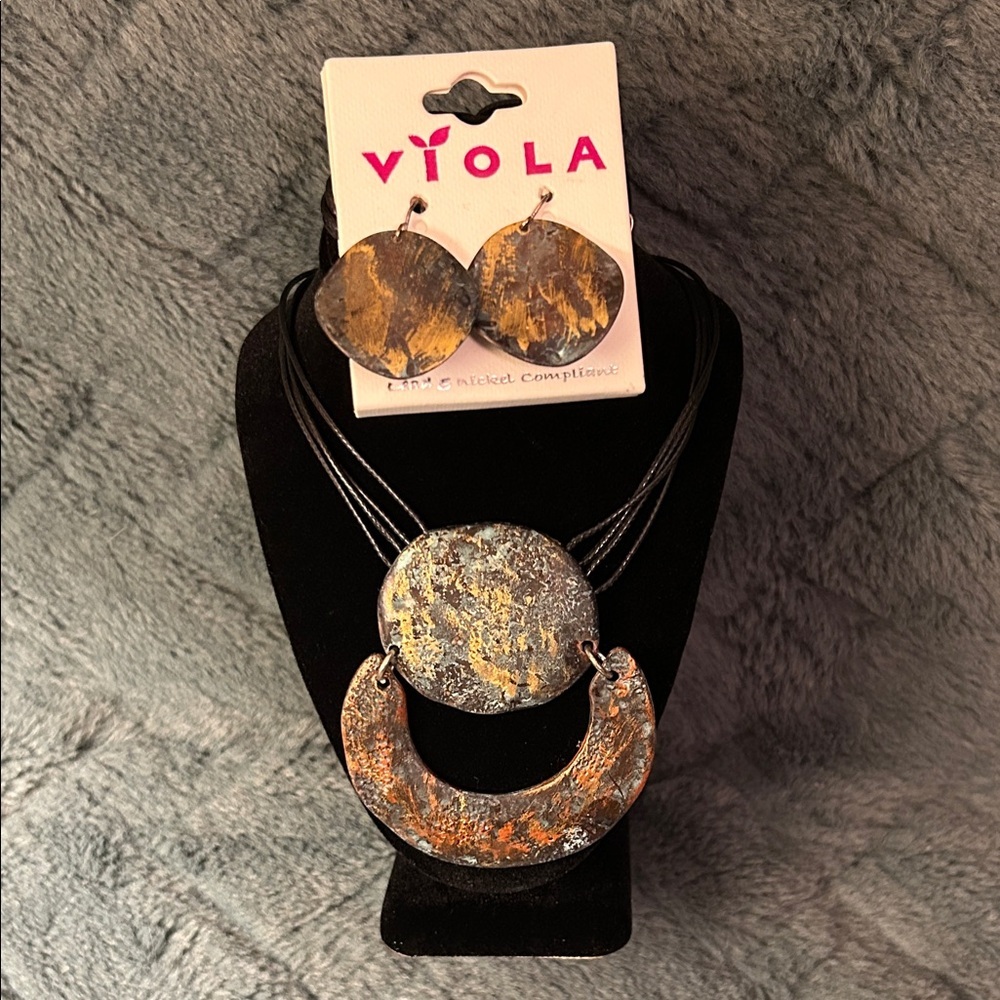 Rustic metal 16” adjustable Women's necklace and earrings Jewelry Set.